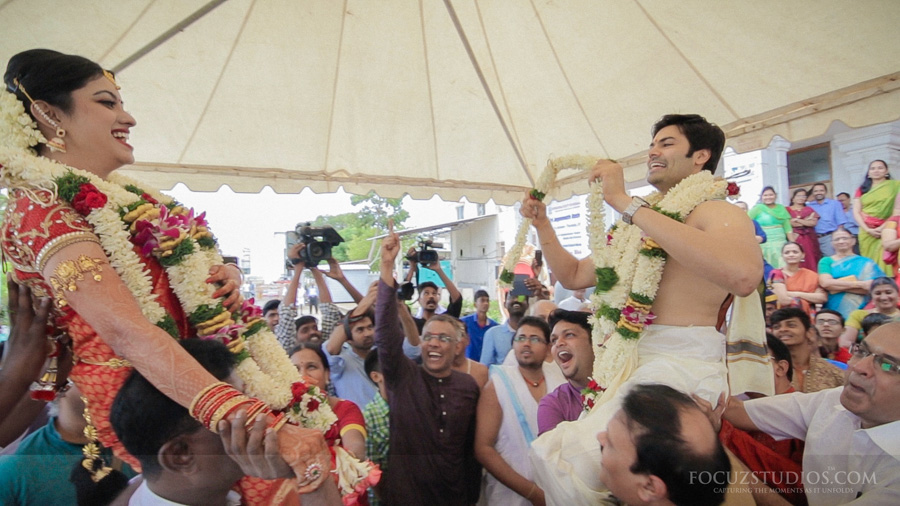 Maalai matruthal the exchange of garlands brahmin wedding rituals photo stills