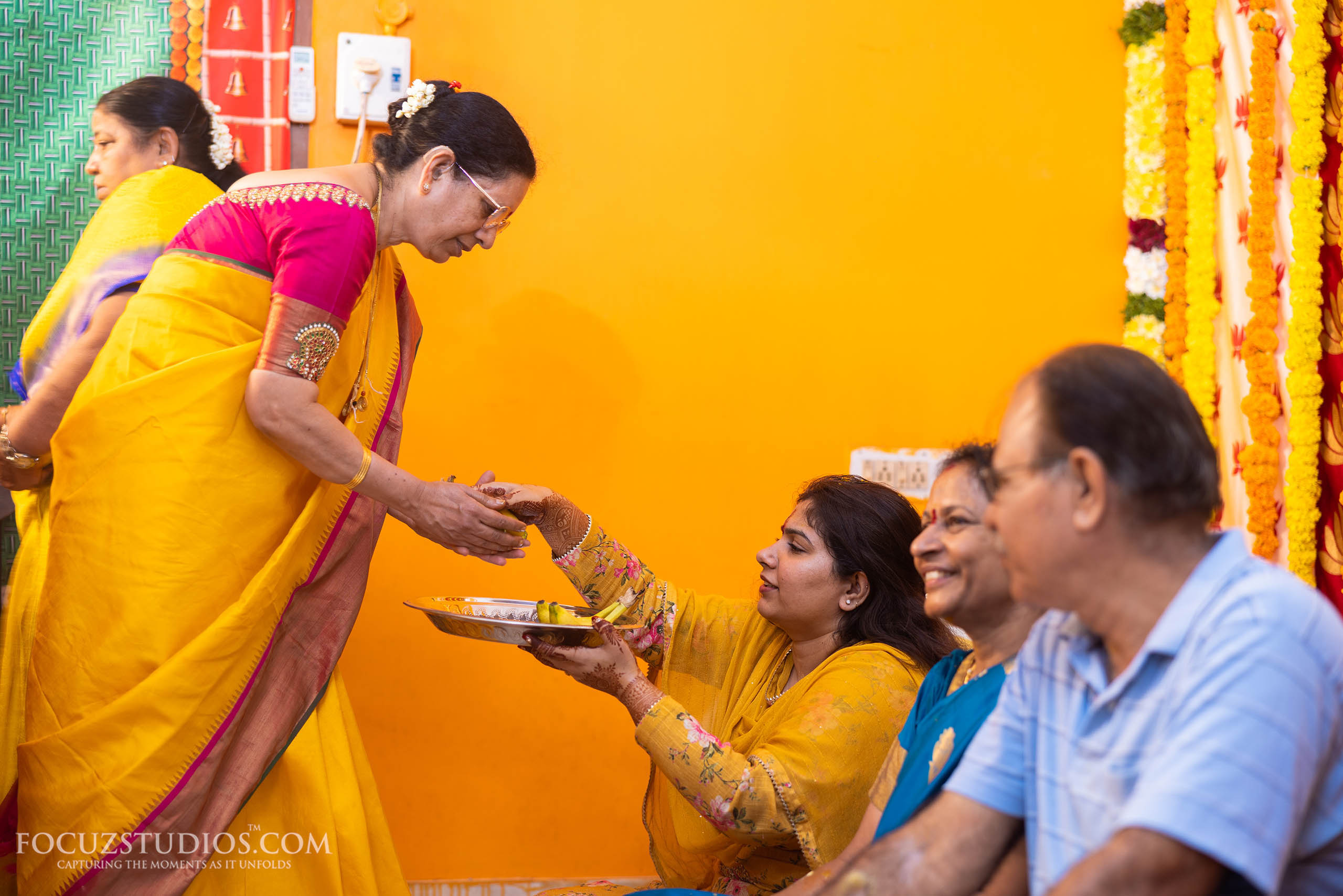traditional-hindu-wedding-ceremonies-of-pellikoduku-and-pellikuthuru-13