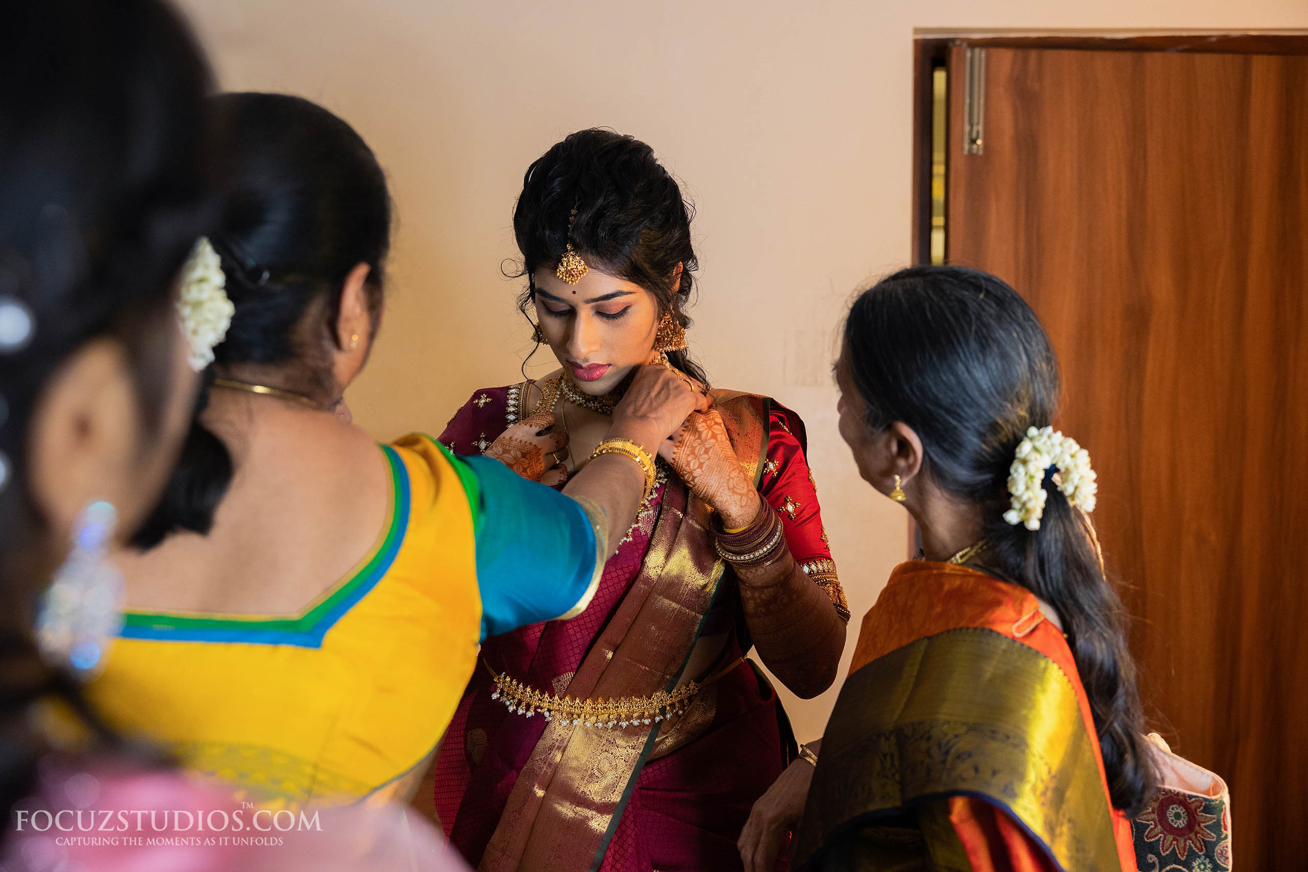brahmin-wedding-bride-getting-ready-photos-30