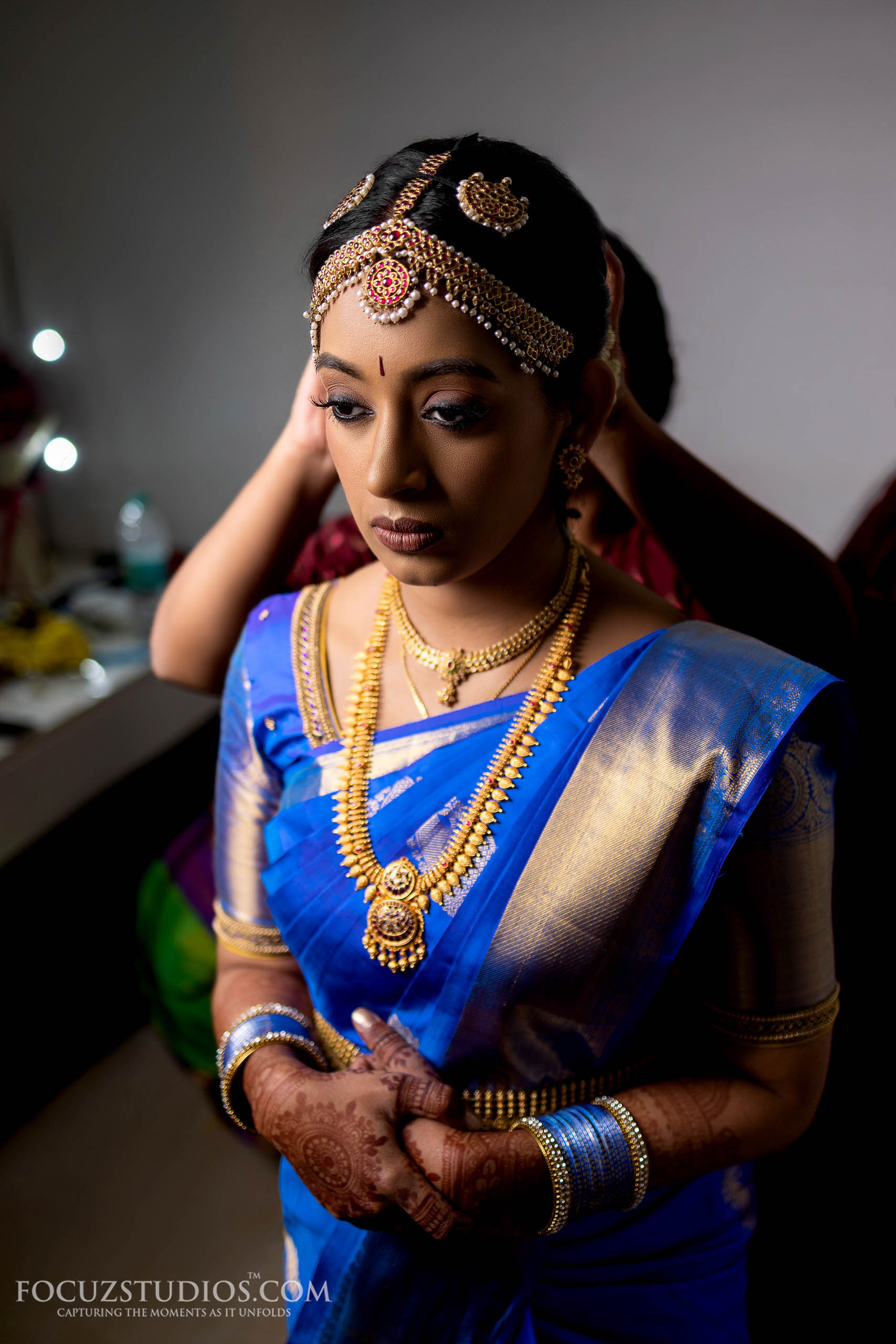 south-indian-bride-getting-ready-candid-wedding-photography-13