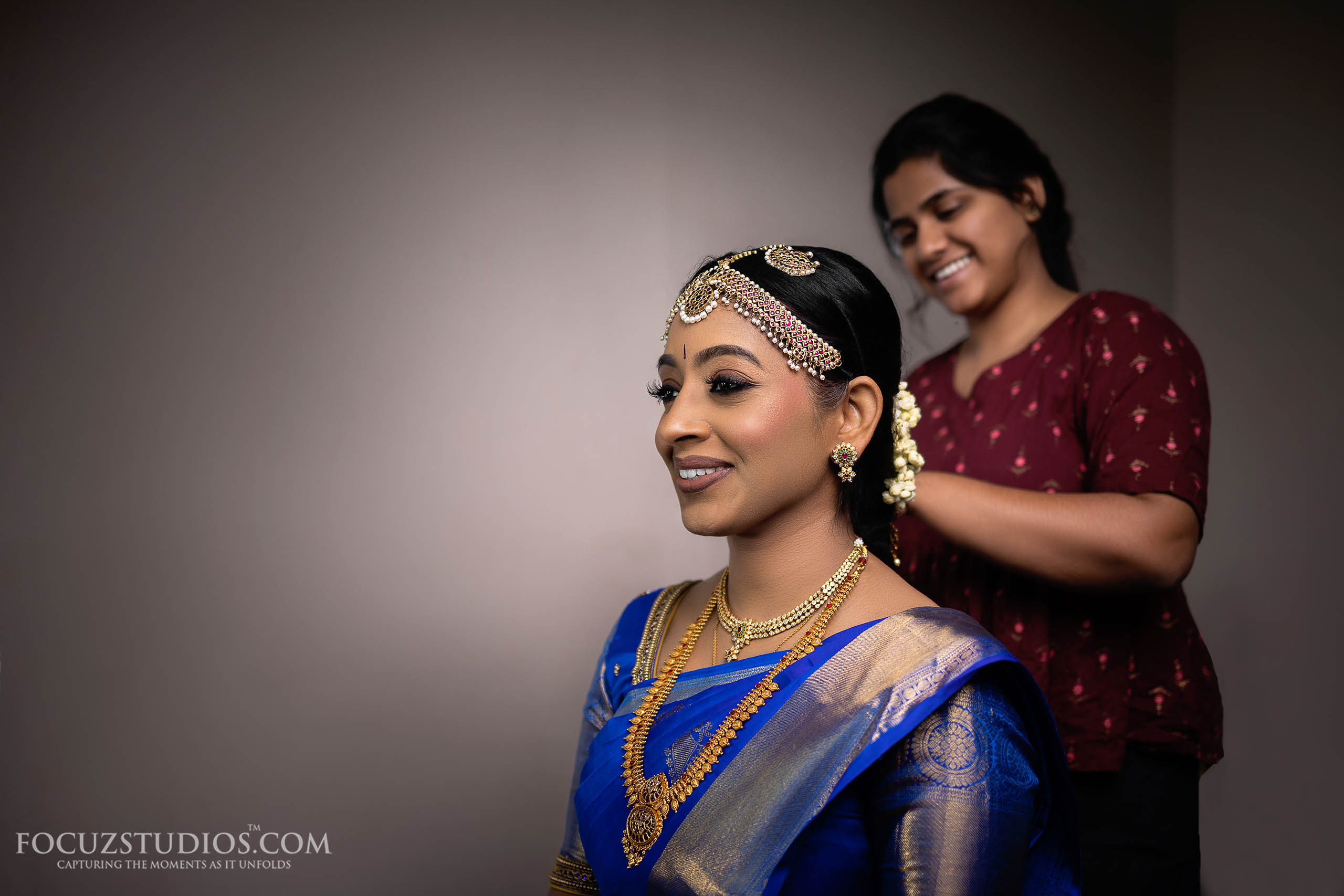 south-indian-bride-getting-ready-candid-wedding-photography-14