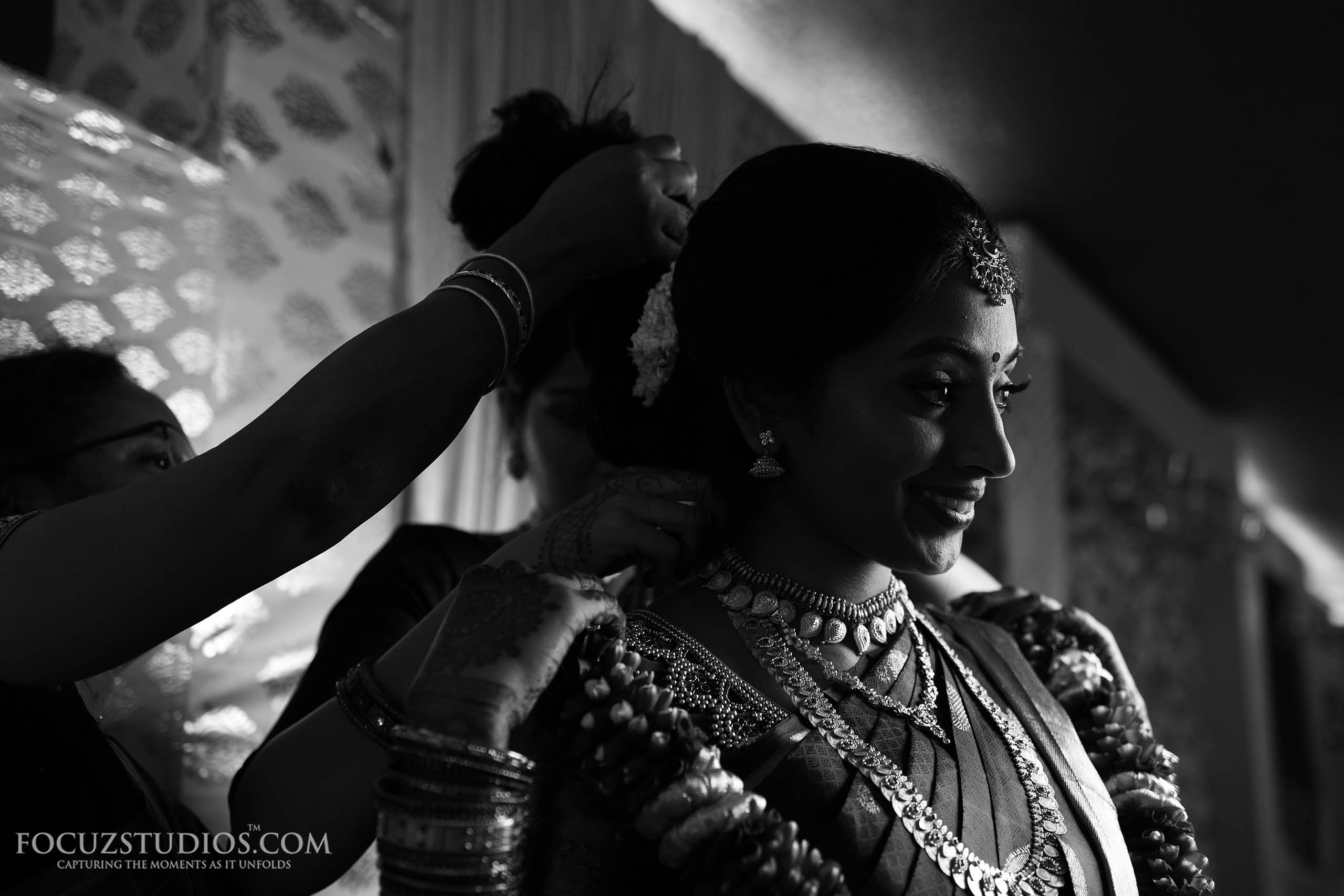 south-indian-bride-getting-ready-candid-wedding-photography-8